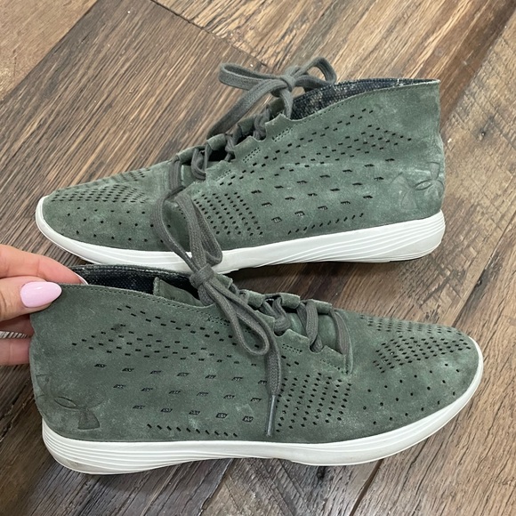 Under Armour leather athletic shoes Wm 7 - Picture 1 of 8